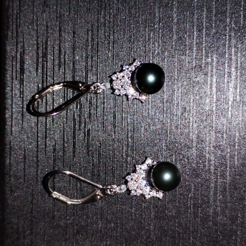 Elegant Silver and Black Pearl Drop Earrings